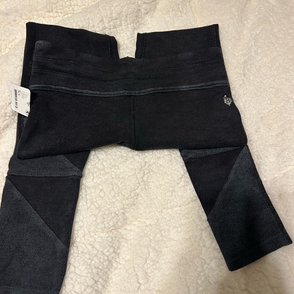NWT FP Movement by Free People Kyoto
Pocket Leggings Black Sz XS - Picture 7 of 9